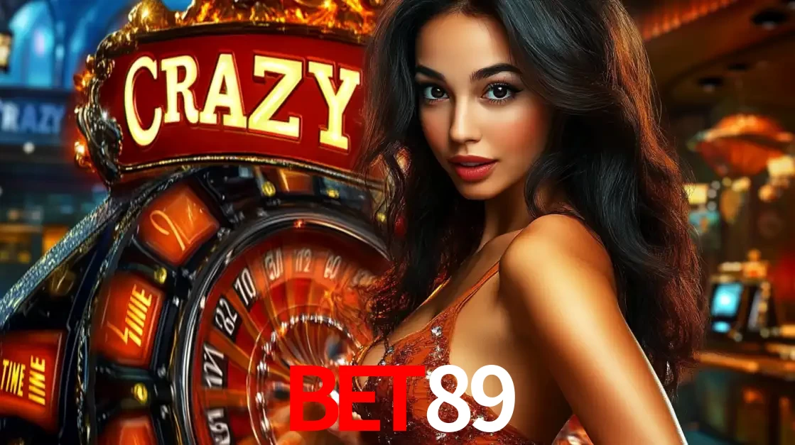 Mulher glamourosa olhando para a câmera com a roda vermelha do Crazy Time ao fundo em um ambiente de cassino, destacando a emoção dos jogos ao vivo no BET89.